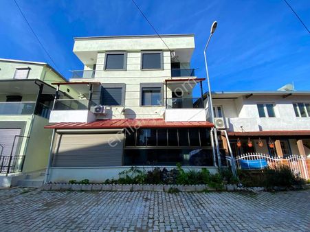 İzmir Seferihisar Ürkmez Deniz Tarafında Satılık Ara Kat Daire 2+1