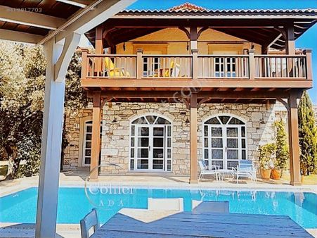 Taş Ev Çeşme Çiftlikköyde Denize Çok Yakın 650m2arsa İçinde 4+1