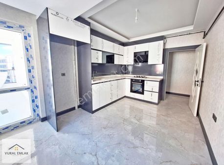 Vural Emlaktan 3+1 İskanlı Konum Harikası 145m2 %50kredi Limitli