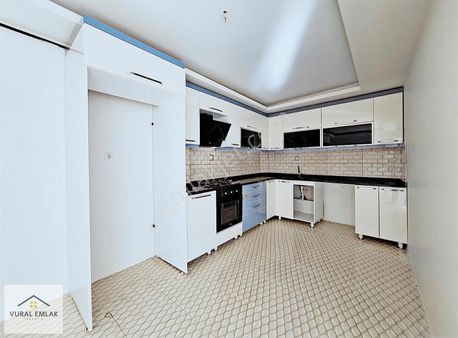 Vural Emlaktan 2+1 Ara Katta Şehrin Merkezinde 130m2 Cam Balkonl