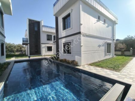 Golden Globy Edremit Zeytinli'de Havuzlu Sitede Satılık 4+1 Tripleks Villa