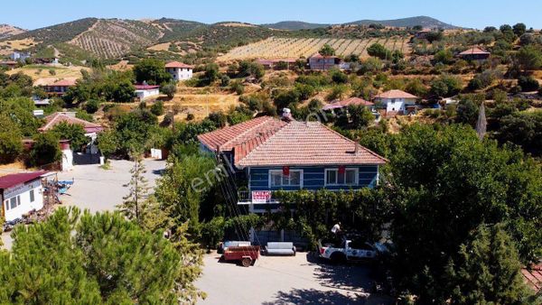 Köy Yerleşimi İçinde 4+1 Ve 2+1 Müstakil Ev, 3 Dükkan Ve Bahçeli Arsa