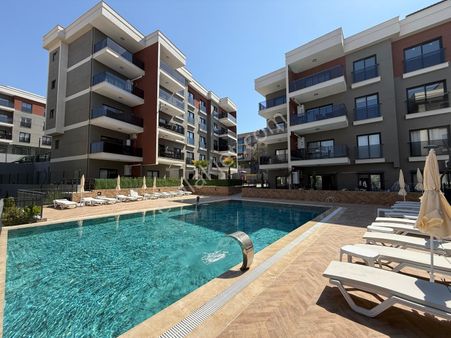 Kuşadası Değirmendere'de 2+1 Havuzlu Sitede Satılık Lüks Daire