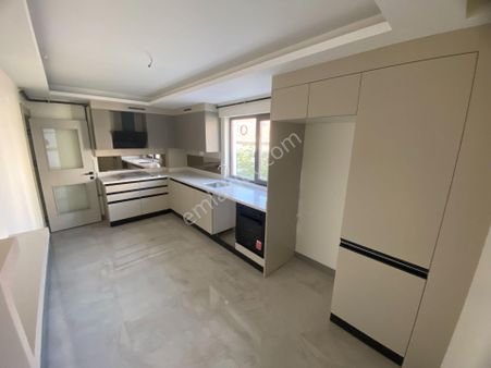 Cadde Üstü_belediye Yakını_geniş Balkonlu_ultra Lüx 3+1 Daireler