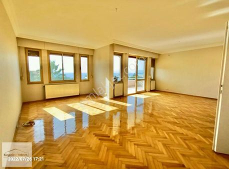 Kuşadası Marinada Güvenlikli Havuzlu Denize Sıfır Sitede 3+1