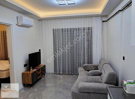 Kuşadasında Denize 400 Mt Merkezde Sıfır Binada Sıfır Eşyalı 1+1