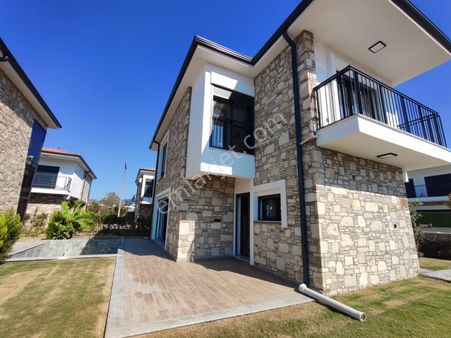 Kuşadası Davutlarda Müstakil 3+1 Köşe Konumlu Özel Havuzlu Sıfır Villa