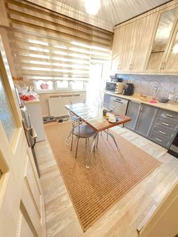 Hazar Gayrimenkul'den Uzun Çarşıya 5 Dk Doğalgazlı 3+1 Yapılı Daire