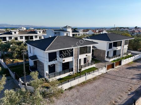 Akçay Aras Emlaktan Güre Çamlıbelde Denize 500 M. 4+1 Villa
