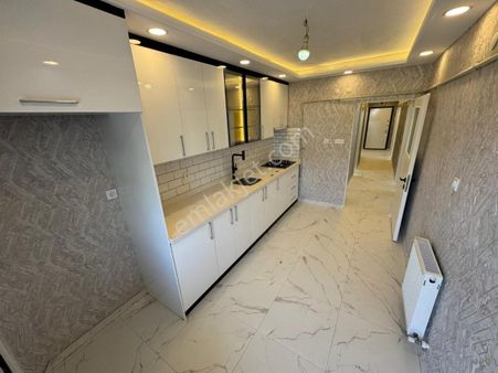 Sincan Selçuklu Mhde Bağımsız Kilerli Site İçi 3+1 Katta Dairee