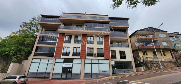 İzmit Merkez, D100 E, Sekaparka Yakın , Koü Umuttepe Ve Birçok Noktaya Ulaşımı Rahat ,yeni Binada