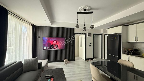 Sarılar Satılık Havuzlu Asansörlü 1+1 Full Eşyaları İle Birlikte