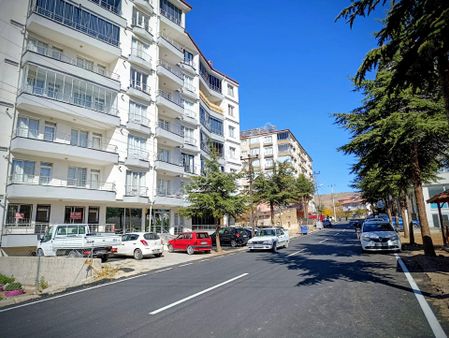 Ulukışla Hastane Yolunda Cadde Üzerinde 1+1 80m2 Yüksek Giriş Bireysel Doğalgazlı Daire