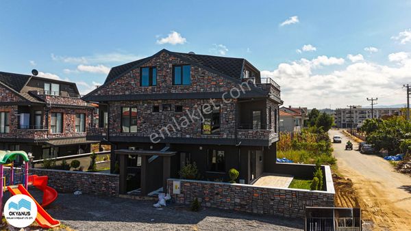 Sakarya Kocaali De Lüks Dizayn / Taş Konsept Geniş Bahçeli Şık 3+1 Villa