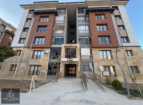 Abdullahpaşa Tokilerde Kiralık 3+1 Ara Kat Daire