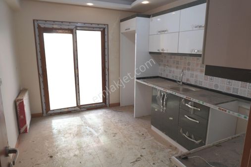 Küçükçiğli Satılık3+1 Doğalgaz Kombili+asansörlü+balkonlu Çiğliserkan