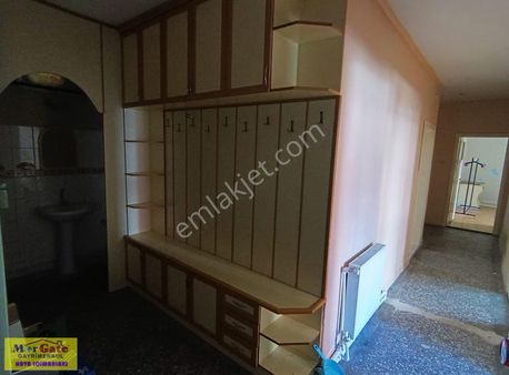 Akcami Konutları Karşısı Dükkan Üzeri 1.kat 3+1 Satılık Daire