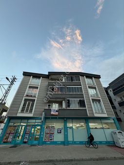 İlkadım Kışlada Caddeye Cephe 10 Yıllık 3+1