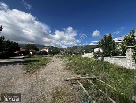 Terkenli Emlak'tan Kırcada Dükkan Üstü Daire Yapılır 1670m2 Arsa