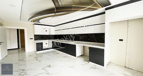 Mustafa Kemal'de Çarşıda Ön Cephe-cam Balkon-petek Yapılı 4+1