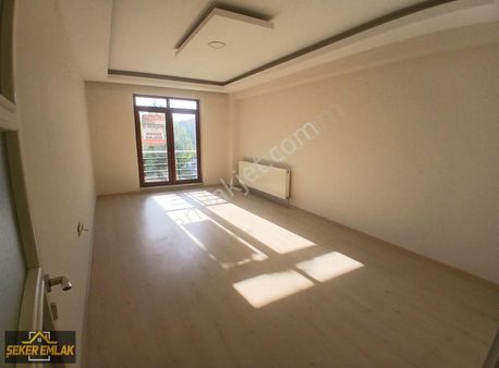 Şeker Emlaktan Kafkas Caddesi Merkezi Konumda Kiralık 2+1 Daire