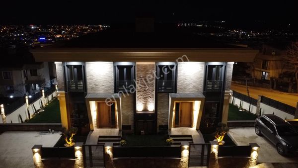 Yalova Merkez'de Deniz Manzaralı Satılık Lüks Villa
