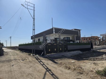 Güzelevler Mahallesi Satılık Tek Katlı Müstakil Ev 1 Katlı Geniş Oturumu