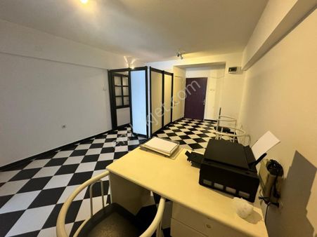 Konakda Tepeköylü İş Merkezinde Satılık 1+1 Ofis