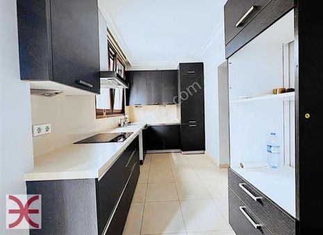 Caddebostan Sahilde Denizeyakın Modern Tasarımlı3+1balkonlu