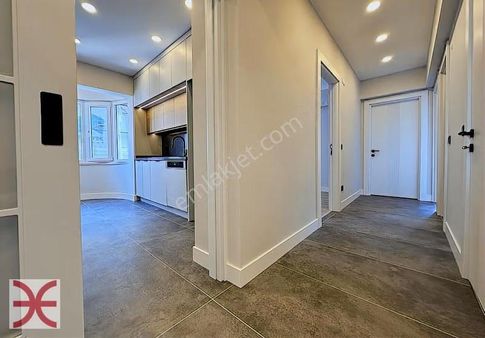 Caddebostan Sahil Yolunda Full Deniz Manzaralı 4+1satılık Daire.