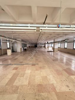 Üçyüzlü Meydanında Kiralık Plaza Katı Tapukur’dan