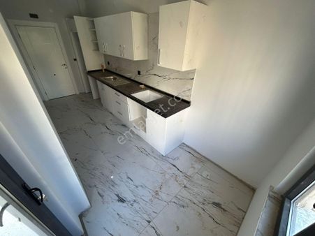 Yükselden Kadıköyde Satılık Yerden Isıtmalı Ayrı Mutfak Kapalı Otoparklı Lux Öncephe 2+1 Daire