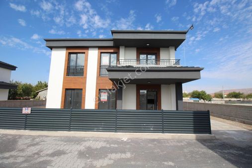Aksaray Sağlık Kasabasında Sıfır 4+1 Dubleks Satılık Villa