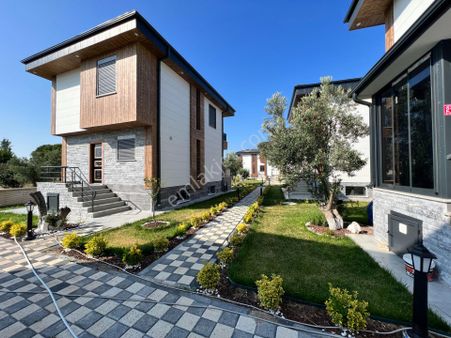 Balıkesir Ayvalık Camlık Ta Satılık Muhtesem Villalar.