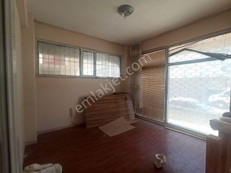 Ayazma Caddesi Şebpoy Sokakta Kiralık İşyeri Tapukur'dan