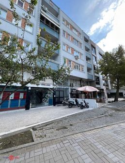 Atatürk Bulvarında Kiralık Cadde Üzeri 3+1 Daire