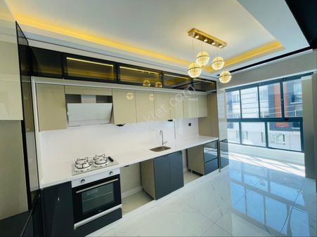 Öz Eda Emlaktan Bağlum Karakaya Da Satılık 3+1 Lüks Yapılı Daire