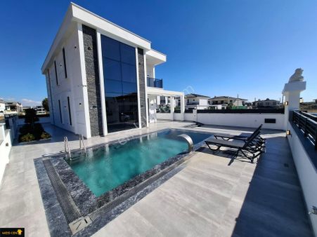 Didim Efeler Mah.'de 325 M2 Arsa İçinde Ultra Lüks Tam Müstakil Villa