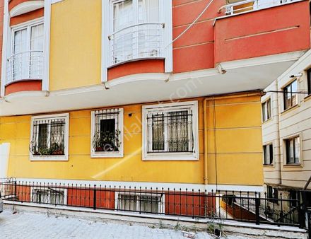 Salih Emlak 'tan Satılık 2+1 Yüksek Giriş Balkonlu 15 Yaşında