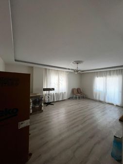 Atatürk Mahallesi Kaplan Petrol Arkası Masrafsız 5/5.kat 175 M2 Oturumlu 3+1 Bağımsız Mutfak