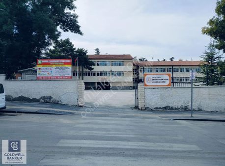 Hürriyet Caddesi Üzerinde İçi Tamamen Yenilenmiş 3+1 Satılık