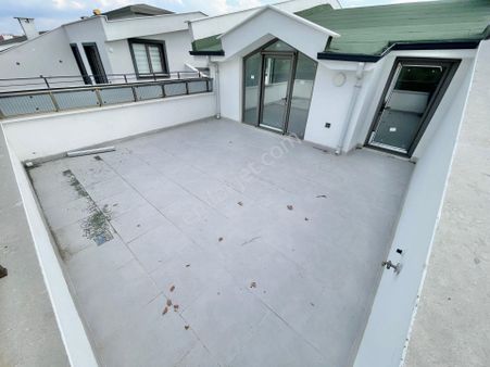 Berkay Demirel'den Altınkumda Kaz Dağları Manzaralı 3+1 Dubleks