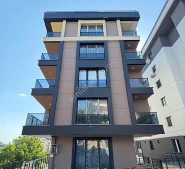 Beylikdüzünde Butik Sitede Sıfır Bahçeli 1+1 Satılık Daire!