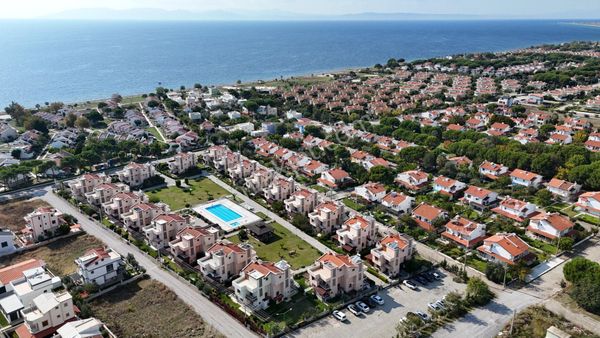 İzmir Dikili Salihleraltı Havuzlu Denize Yakın Satılık Villa