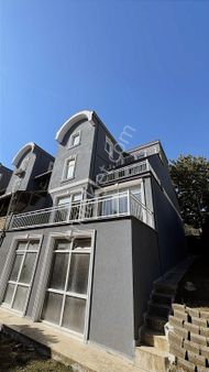 Bahçeşehir Eminkent Villalarında Satılık 5+2 Forleks Villa