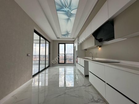 Pursaklar Mehmet Zengin Emlak'tan Kapalı Otoparklı 6.kat 4+1 Teras Balkonlu Sitede Daire