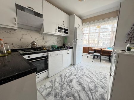 *bölgenin En Özel Konumu!!* Ful Yapılı Sıfır Ayarında 2. Kat 3+1