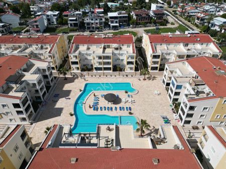 Didimde Havuzlu Sitede Geniş Balkonlu Amerikan Mutfaklı Geniş 2+1 Daire