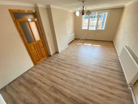 Buca Uçanyol Kavşağı Yanı Çamlık Mah.de 2+1 90m2 Dgazlı Ayrı Mutfak Havadar Kiralık Daire