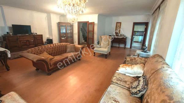 Boğaziçi Kandilli Evlerinde 4+1 Kiralık Giriş Katı